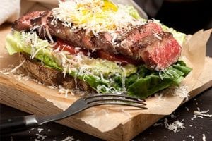 Steak Sandwich Med Pepparrot, Avokado-wasabi Crème & Parmesan