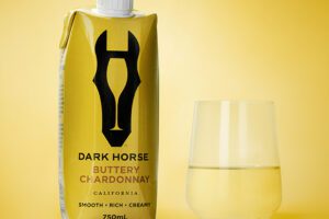 Dark Horse Buttery Chardonnay – Nyhet i det fasta sortimentet