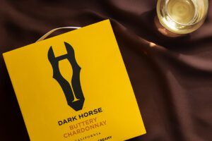 Dark Horse Buttery Chardonnay – Succévinet i ny förpackningstorlek